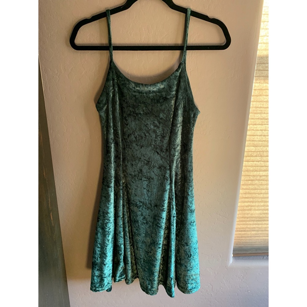 🌟 In Charge Brand Green Crushed Velvet Dress No Size